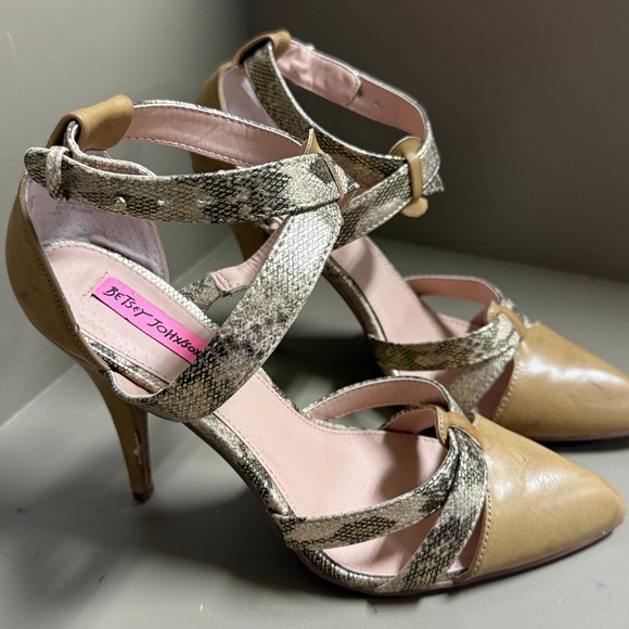 Betsey Johnson Tan and Snake Print Heels, Strappy, Animal Exotic, Feminine FLAW - Picture 5 of 10